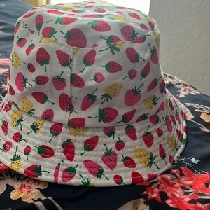 BUCKET HAT